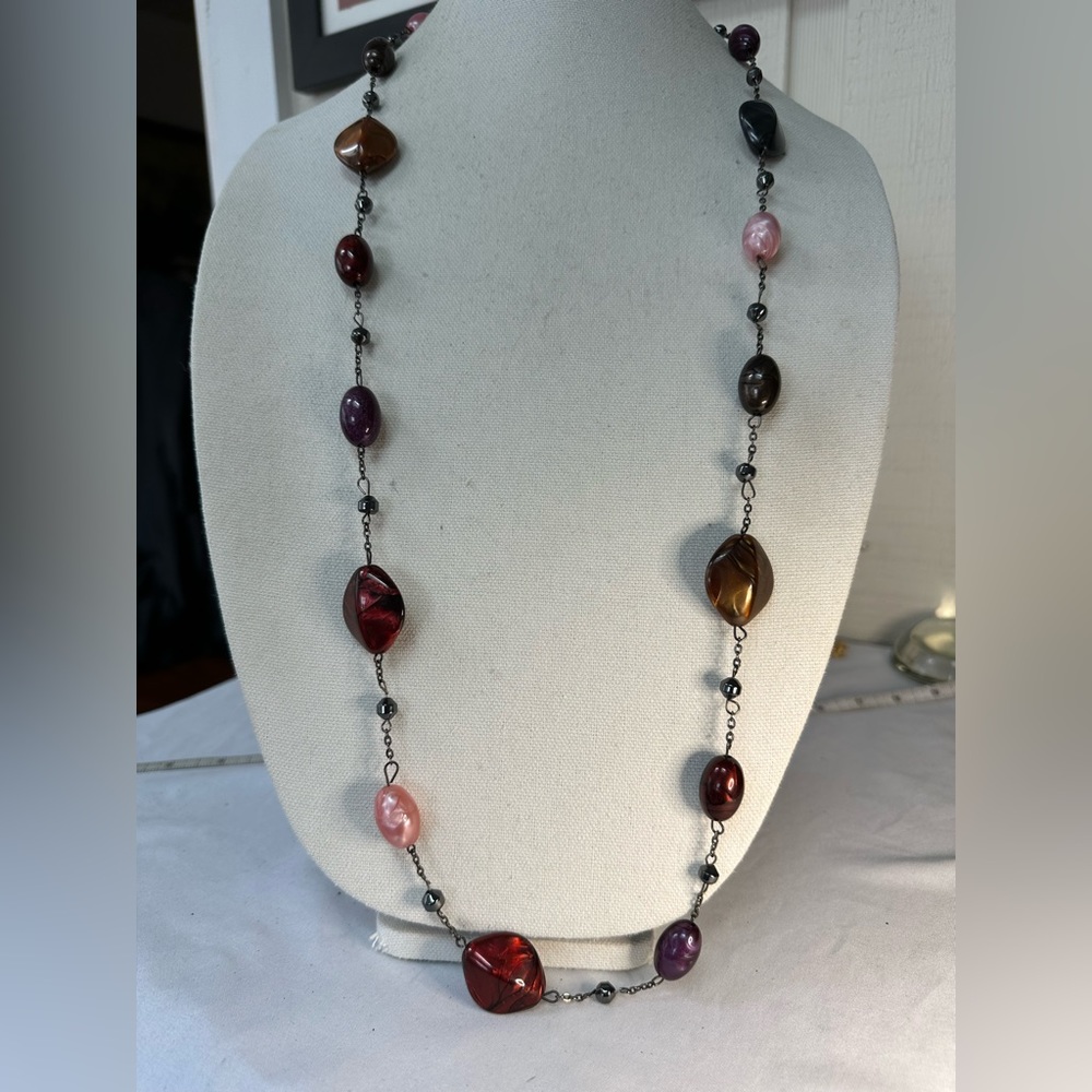 Marbelized swirl bead multi color statement necklace